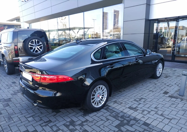 Jaguar XF cena 99900 przebieg: 155587, rok produkcji 2018 z Radzyń Podlaski małe 742